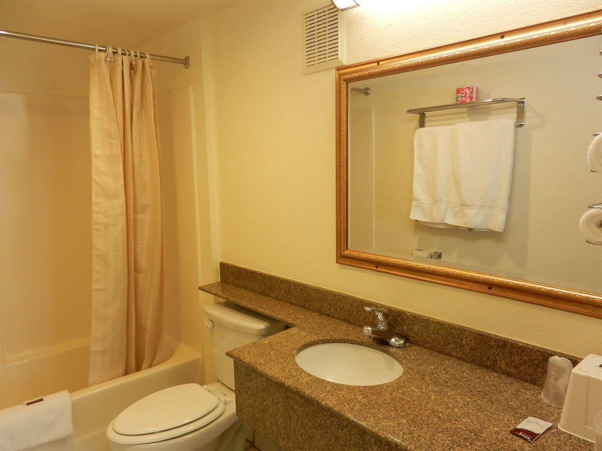 Simply Home Inn & Suites - Riverside Exterior photo