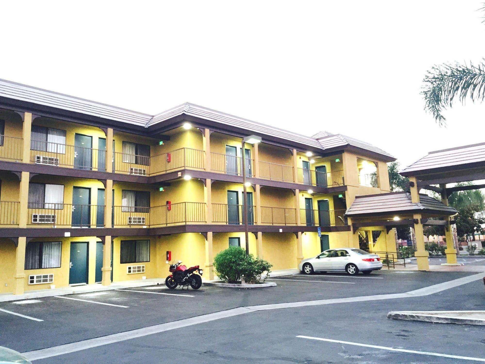 Simply Home Inn & Suites - Riverside Exterior photo