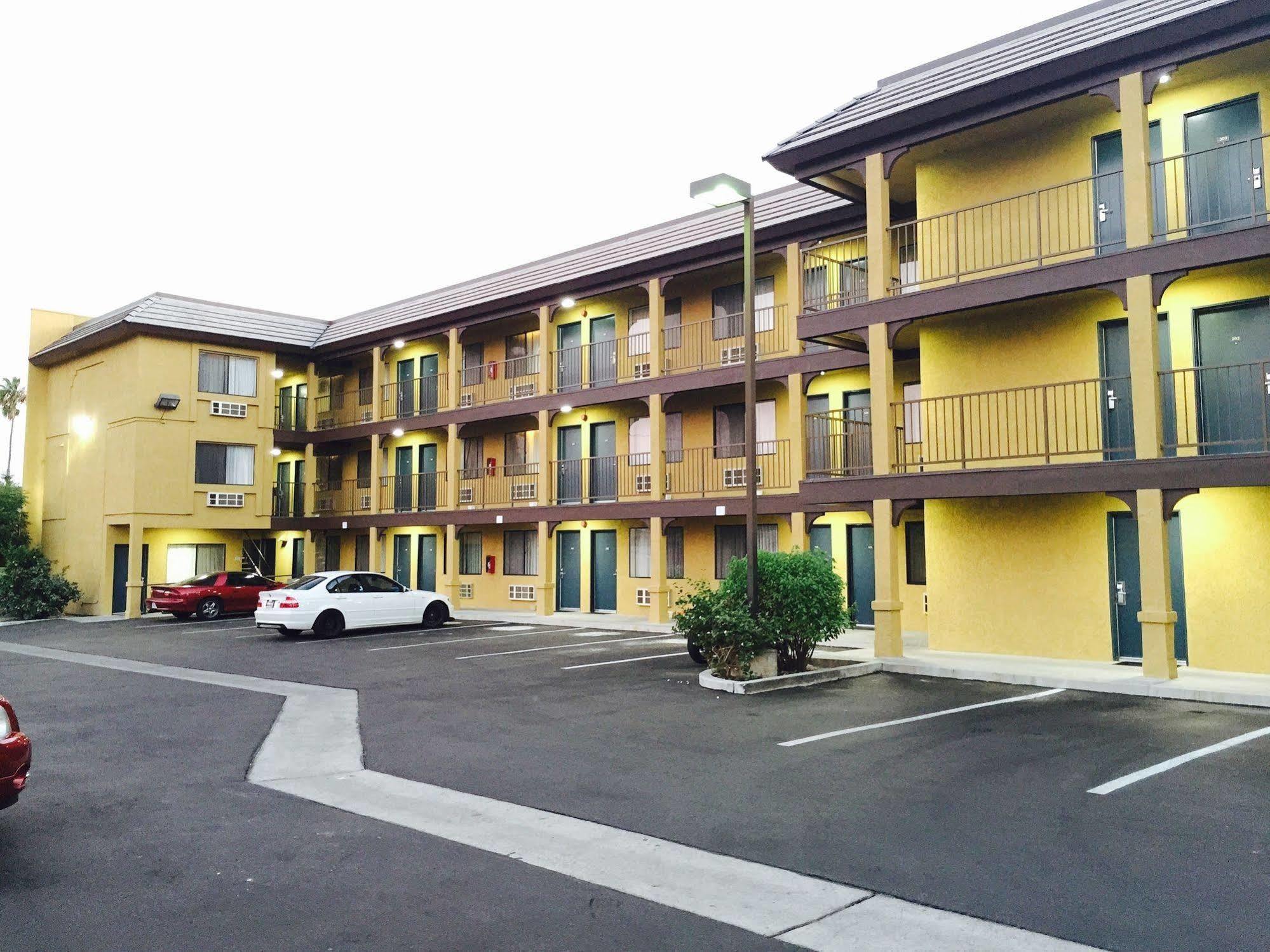 Simply Home Inn & Suites - Riverside Exterior photo